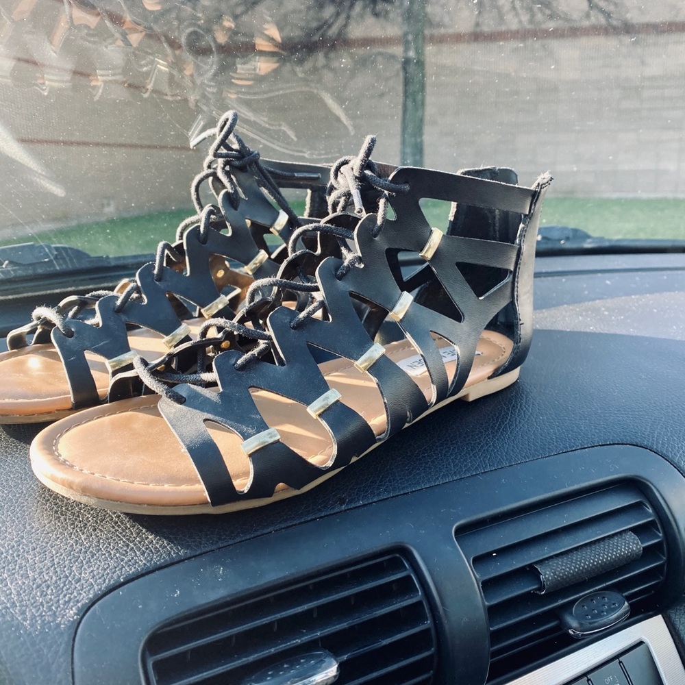 EUC STEVE MADDEN KARISSI SANDALS